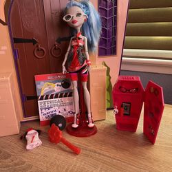 Ghoulia Yelps Classroom  Monster High 
