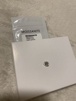 2 Ct Ice Blue Moissanite Stone
