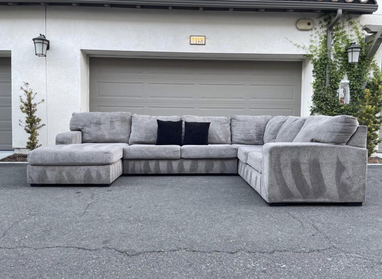 Huge Light Grey Sectional Couch In Excellent Condition - FREE DELIVERY 🚛