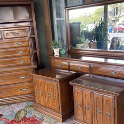 Gorgeous vilta’s  Walnut wood Furniture set