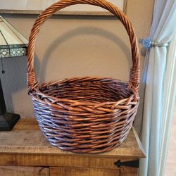 Large Woven Easter Basket. Excellent Condition. Like New.