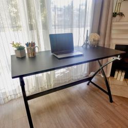 Black Desk 47x22