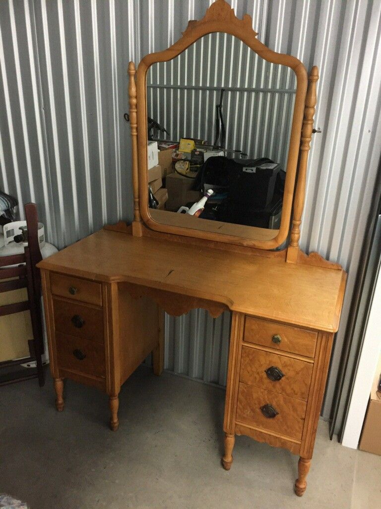 Antique dressing table with mirror
