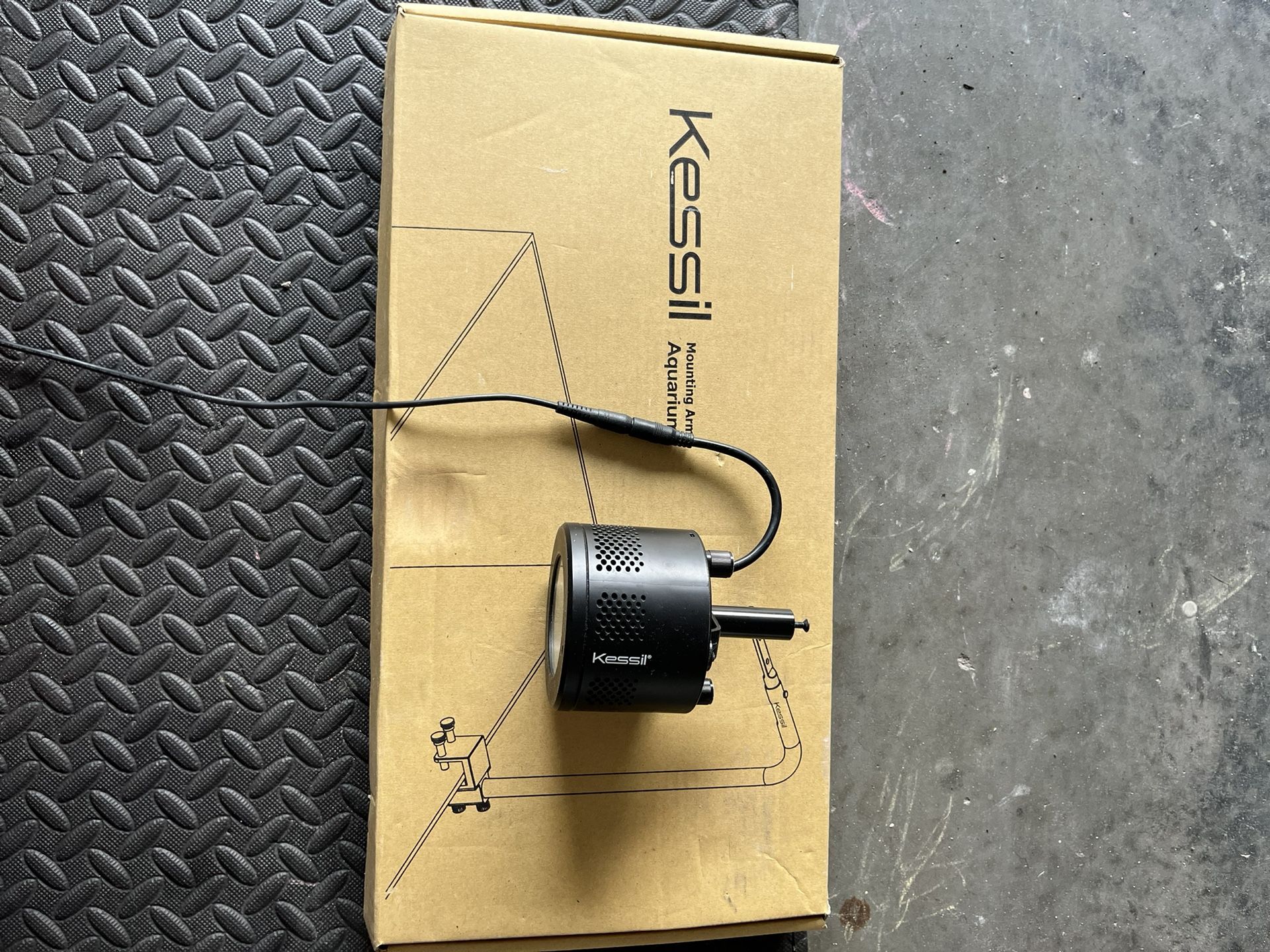Kessil A360w Tuna Blue And Mounting Arm