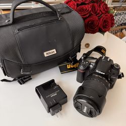 Nikon Camera DSLR D7000 with Lens & Accessories Bag