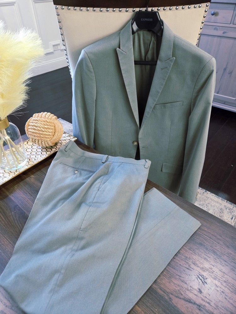 EXPRESS Slim Fit Suit – Like New