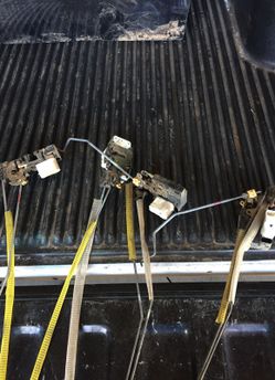 03-08 trailblazer door handles