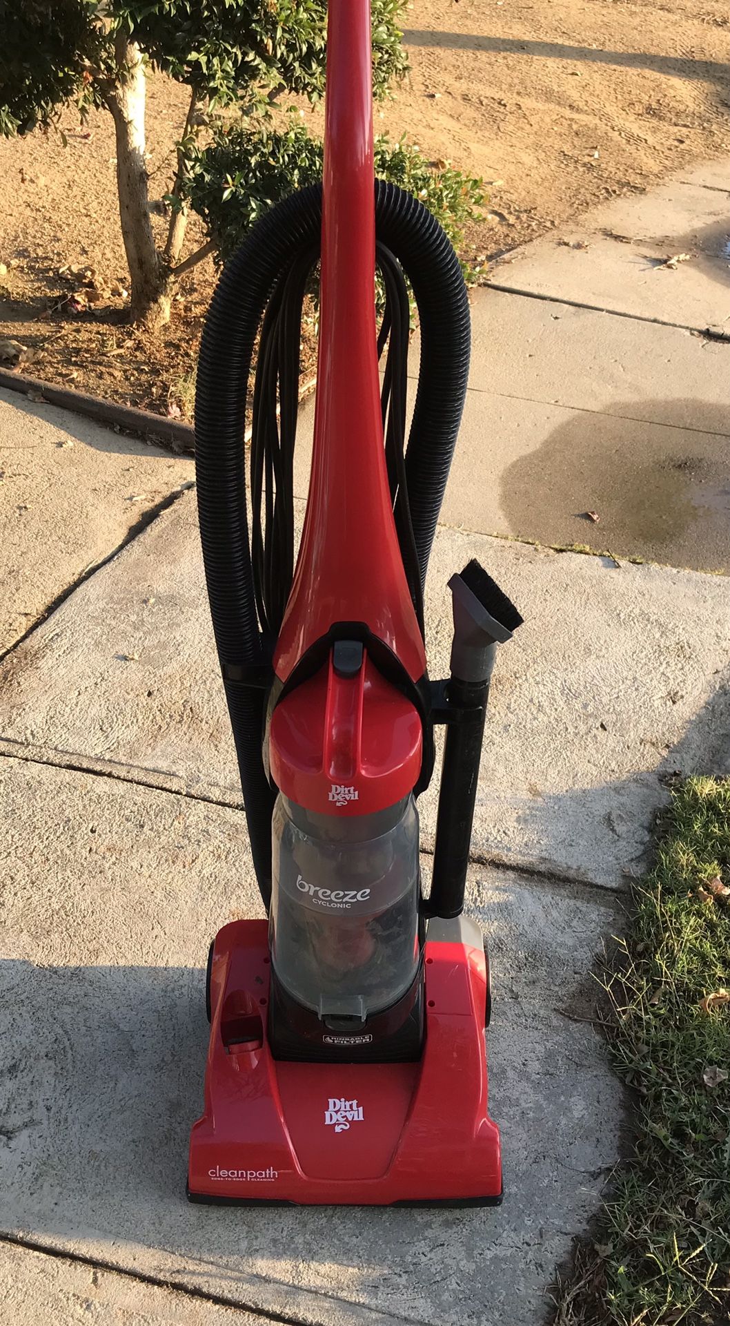 !! Vacuum Dirt Devil Breeze Cyclonic