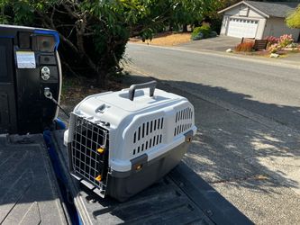 Small Dog Cat Rabbit Bunny Kennel Crate Carrier Like New 20” L by 10” W by 10” H