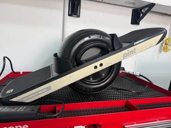 Onewheel Pint • 1,369 Miles • Lower-Mile Motor & Tire