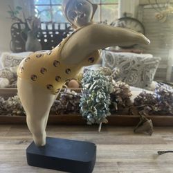 Retro Diving Bathing Beauty Made Of Resin