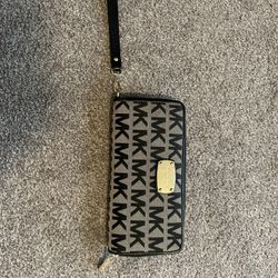 Michael Kors Black And Tan Logo Wallet 