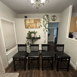 4 Black Chairs 