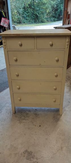 Chest of drawers