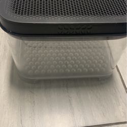 Ventilated food keeper