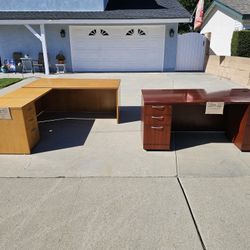 Desk In Great Shape! Free Come Pick Up Today.