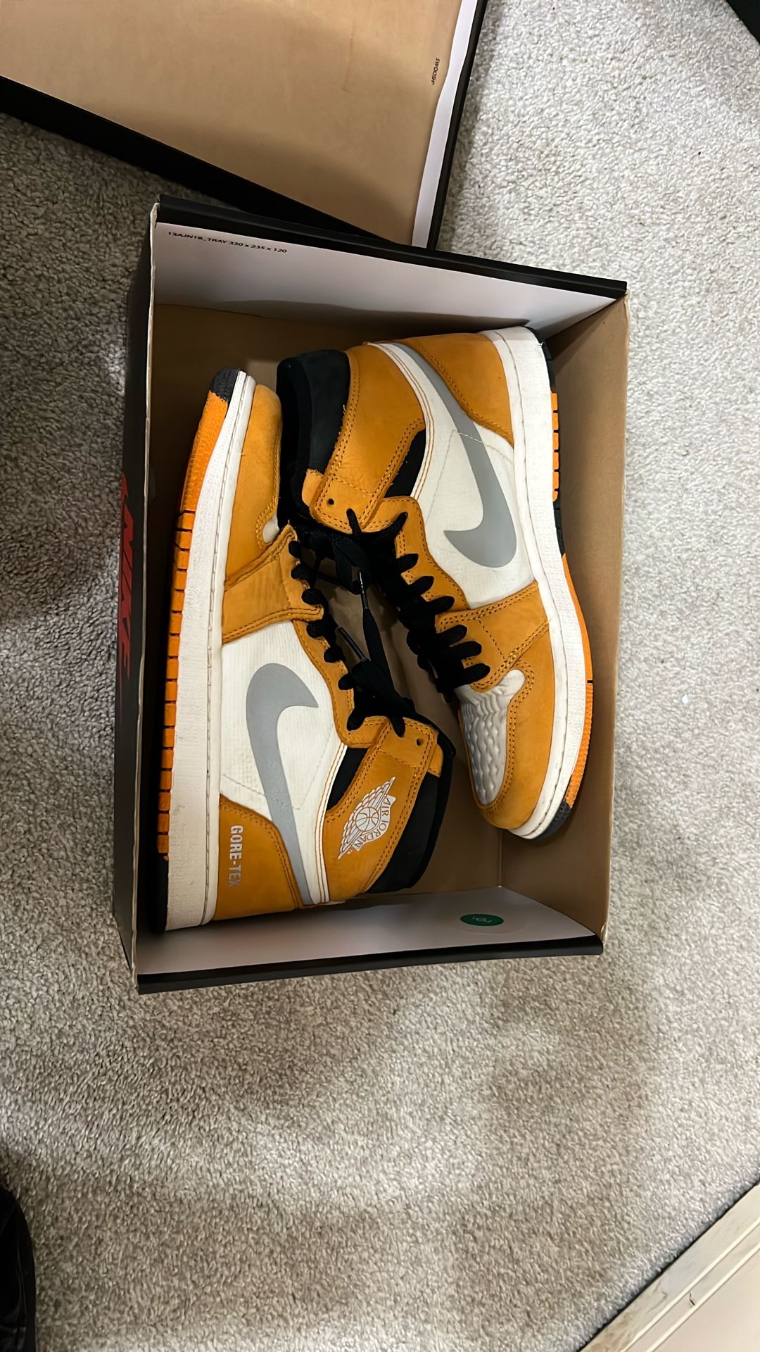 Air Jordan 1 Elementsize 8.5 $180 Air Jordan 1 Mid 120 Size 9