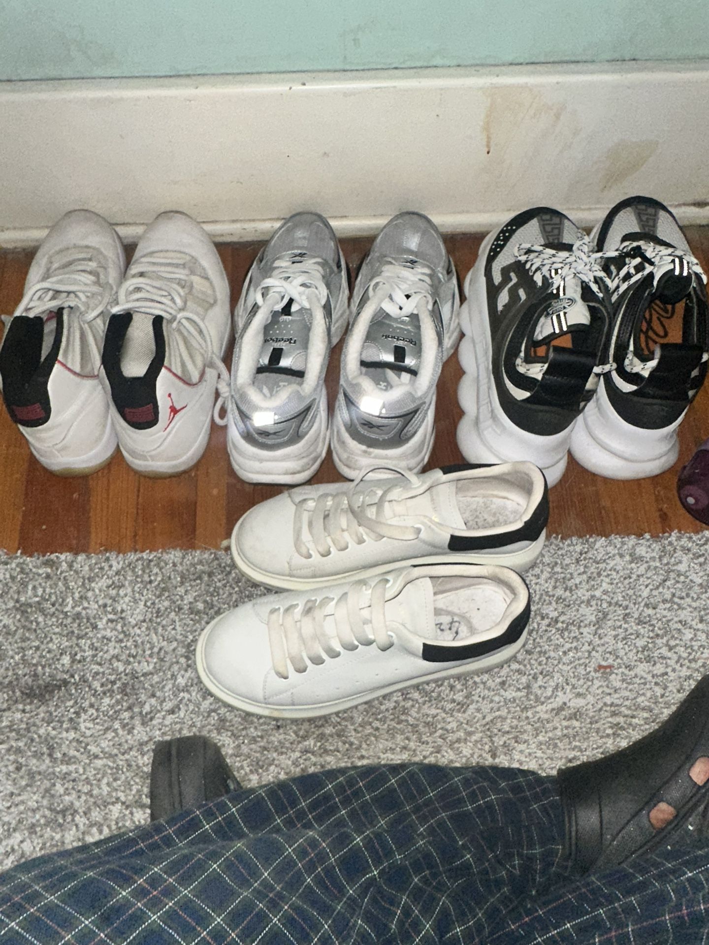 Shoes size 9.5