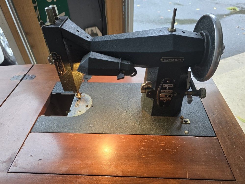 Kemore E-6354 Sewing Machine