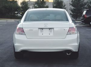 Photo White Honda Accord well maintained clean title