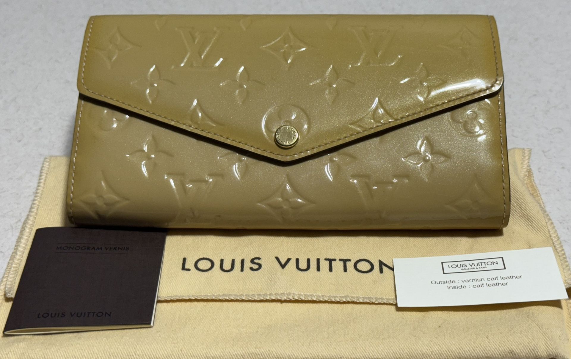 LOUIS VUITTON Vernis Portefeuille Sarah Wallet