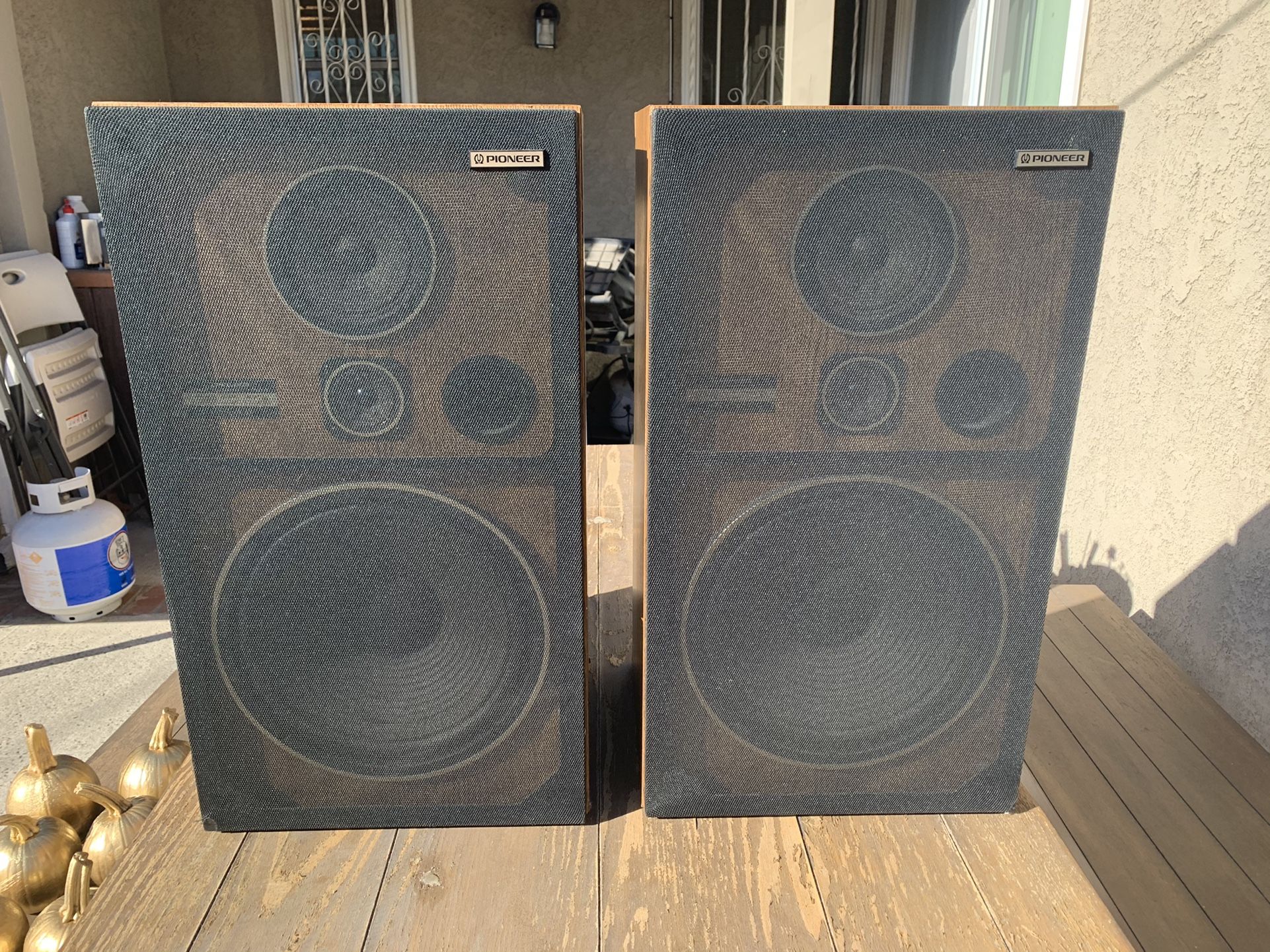 2 Pioneer CS-G303 3-Way Speakers - Tested & Working. Great Stereo Sound