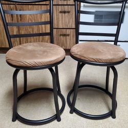 Chairs/Bar Stools