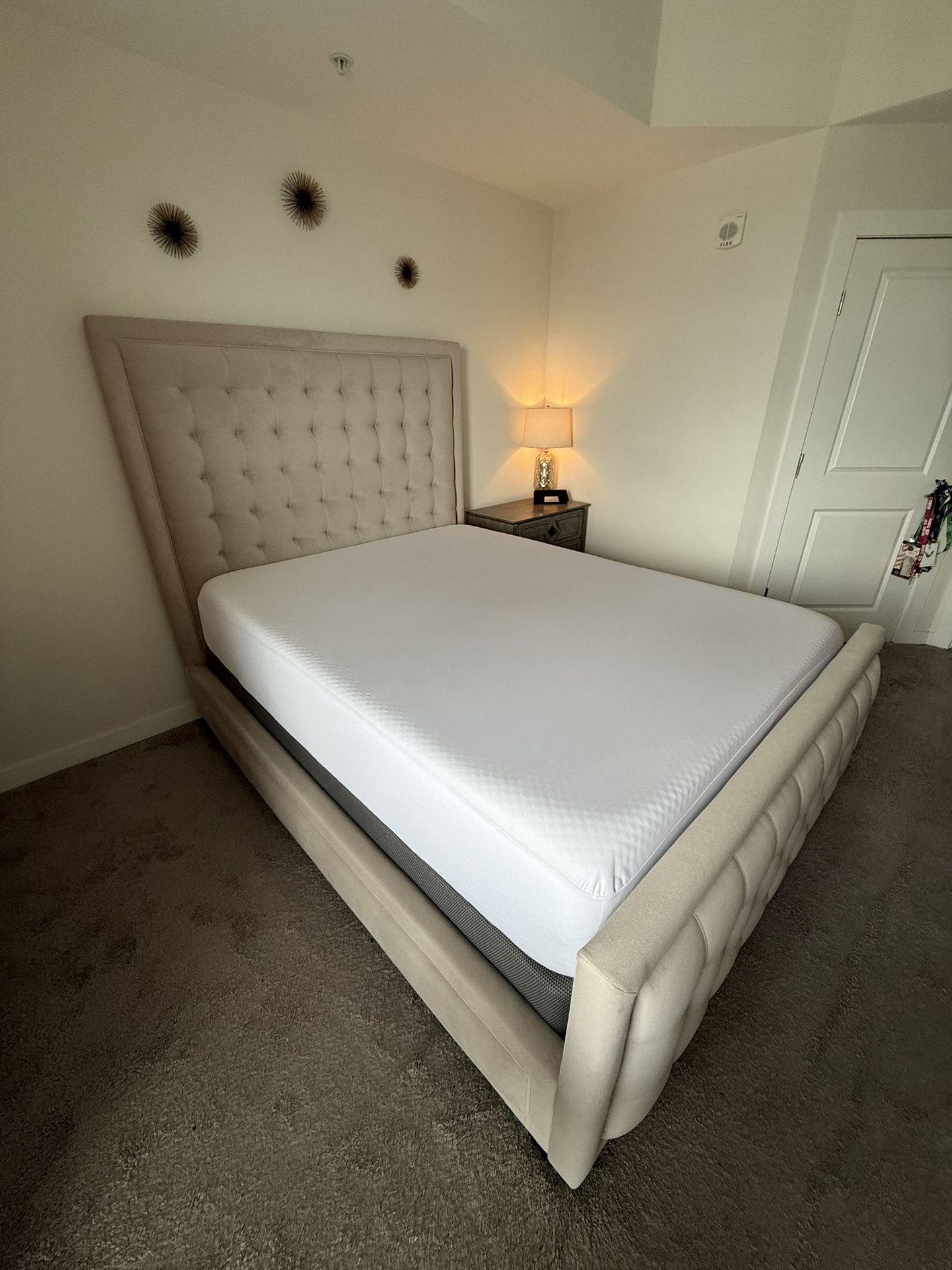 Tufted Cream Upholstered Queen Bed & Frame 