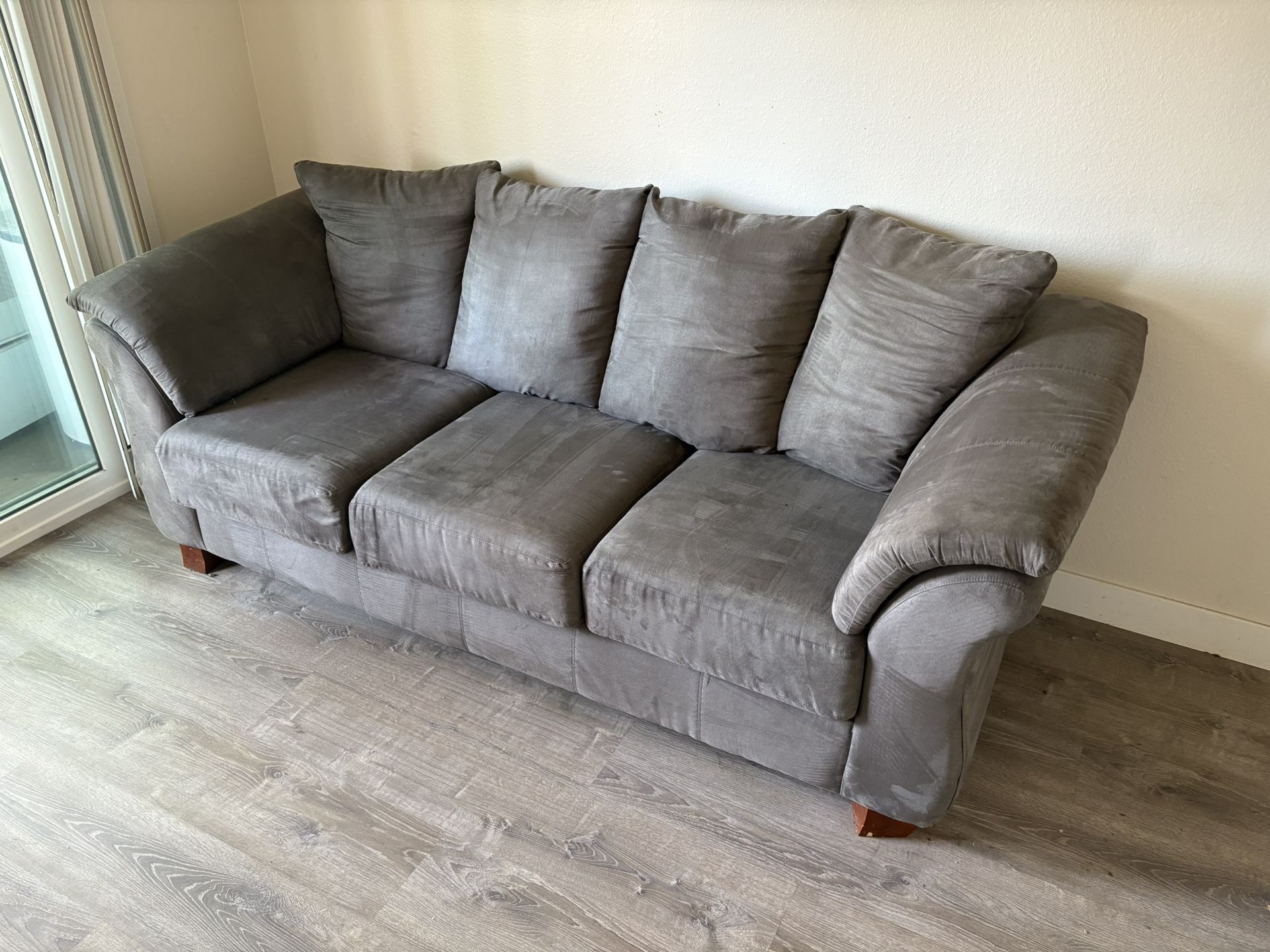 Free Couches That Are Nice