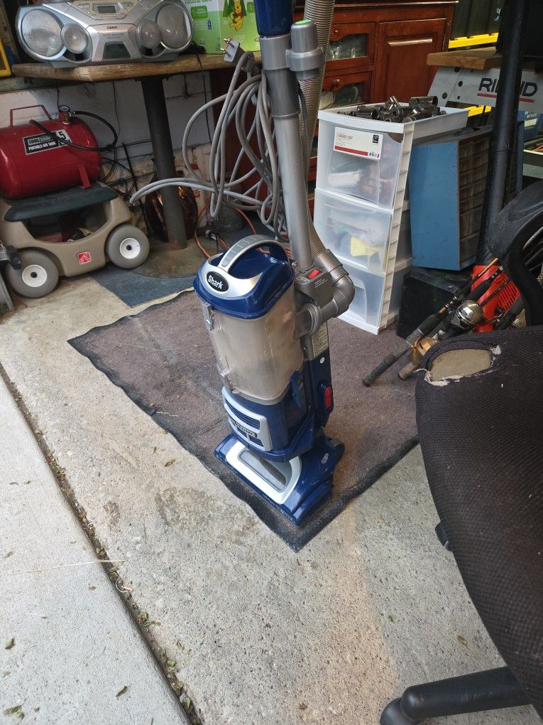 Shark Vaccum Cleaner