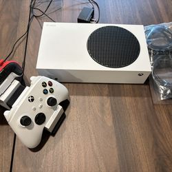 Xbox Series S + 2 Controllers And Charger