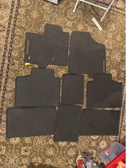 Toyota sienna 2015 OEM rubber mats