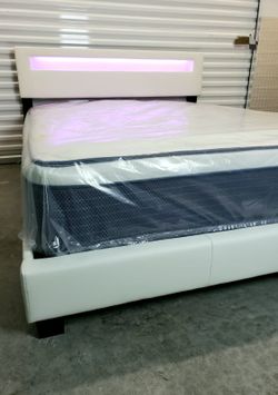 NEW Queen-Size PILLOW TOP MATTRESS and BOX SPRING. Bed frame not included 👍