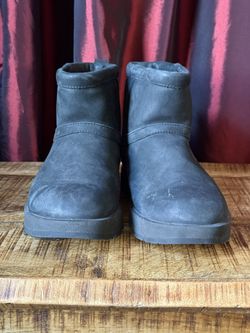 UGGS