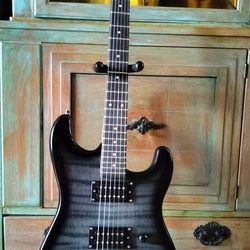 Brand new electric guitar with new bag and cable