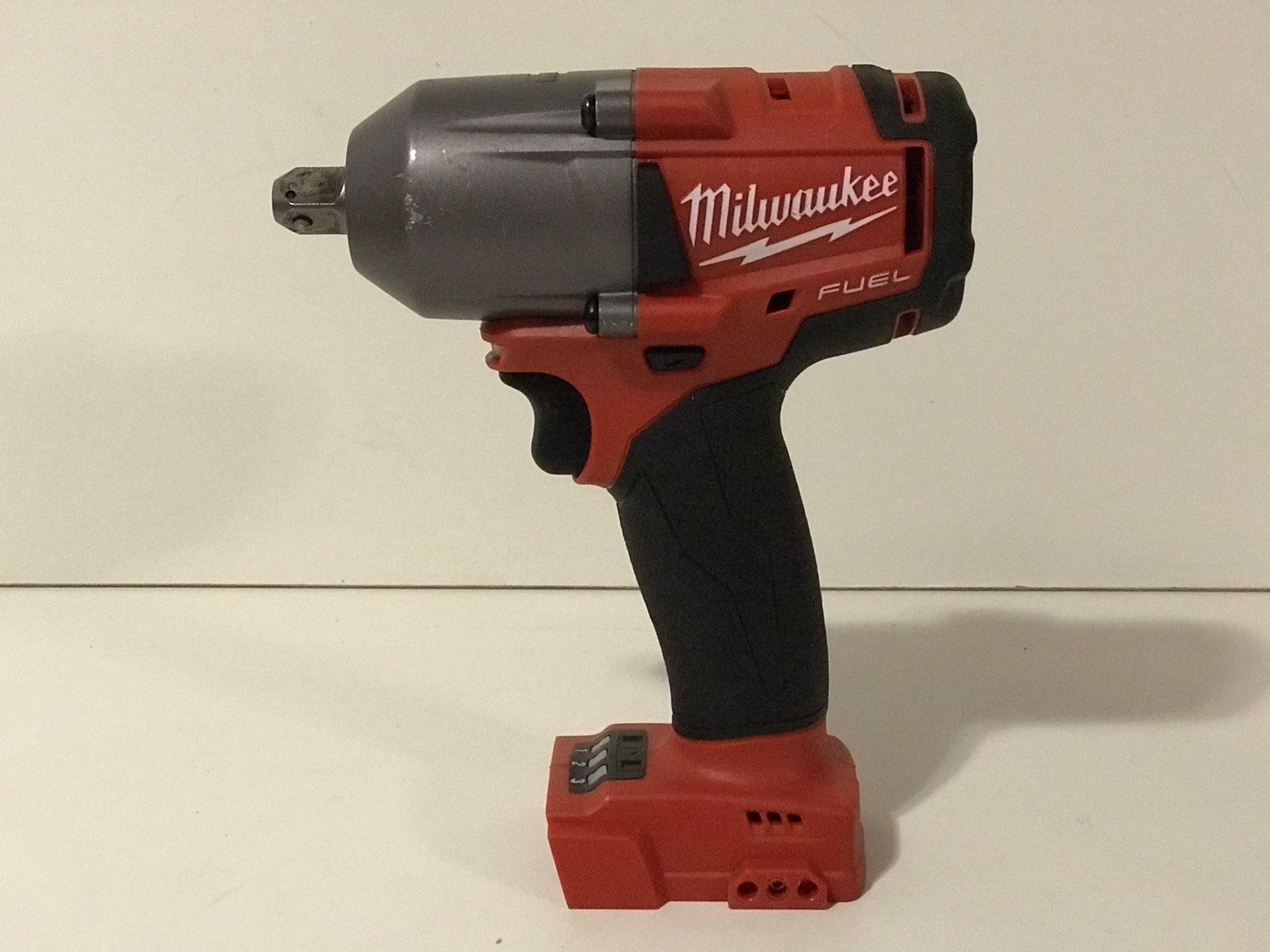 MILWAUKEE M18 FUEL CORDLESS 1/2in IMPACT WRENCH MID TORQUE NO BATTERY OR CHARGER INCLUDED TOOL ONLY SOLO LA HERRAMIENTA
