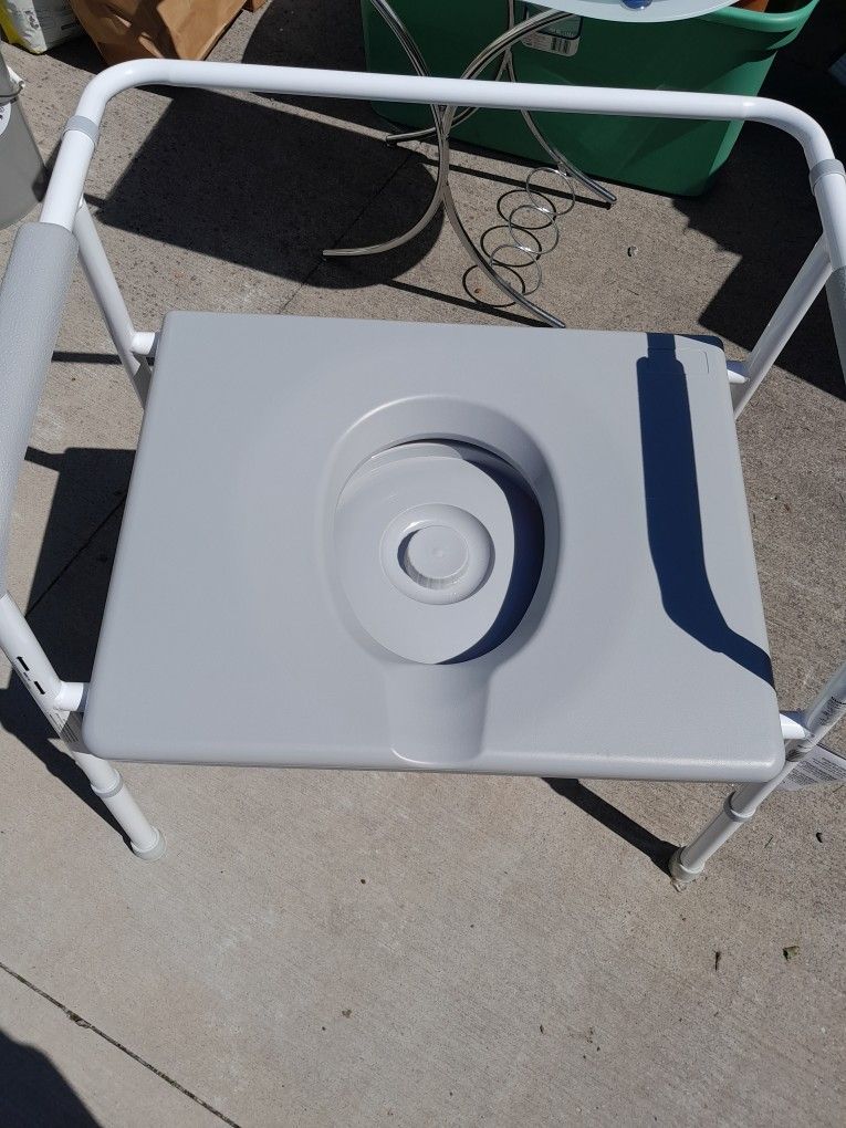 Bariatric Commode Chair