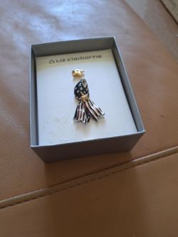 Liz Clayborn American Pendant