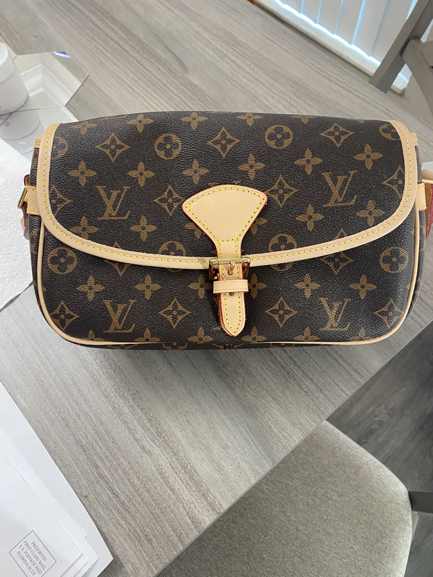 Louis Vuitton Reporter PM Crossbody Shoulder Bag for Sale in Houston, TX -  OfferUp