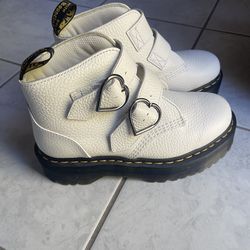 Dr. Martens women’s Devon Heart Platform Boots / Size 8