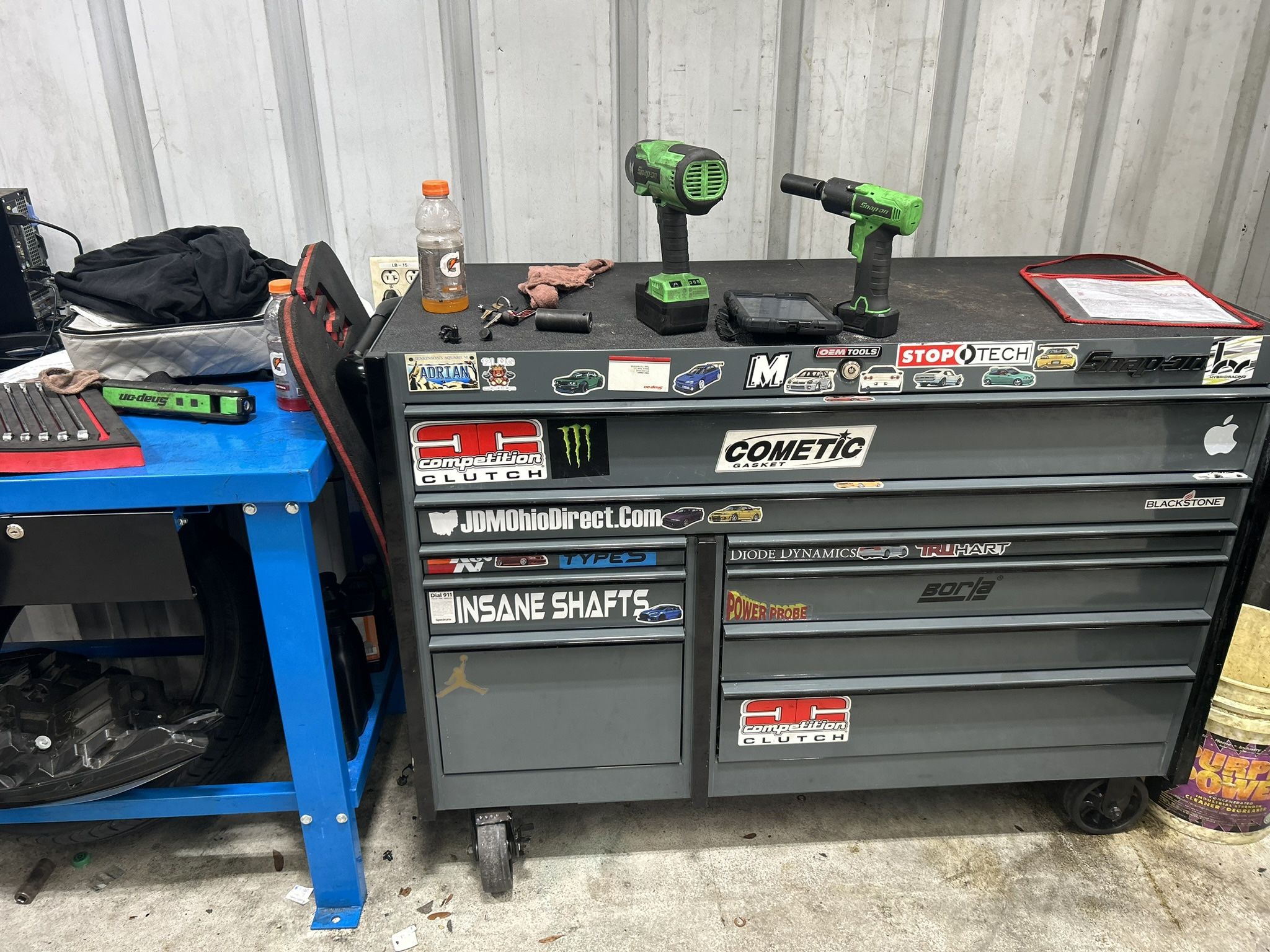 SNAP ON BOX. BEST OFFER TAKES IT