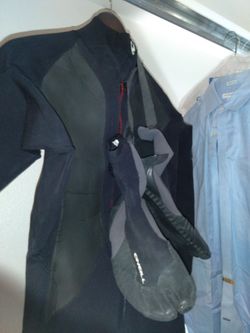 XL O'Neill Body Suit With Size 10 Water Shoes
