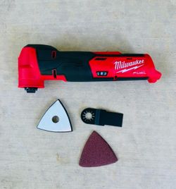 Milwaukee 2526-20 M12 12V Fuel Brushless Oscillating Multi-Tool with attachments (Tool Only) New