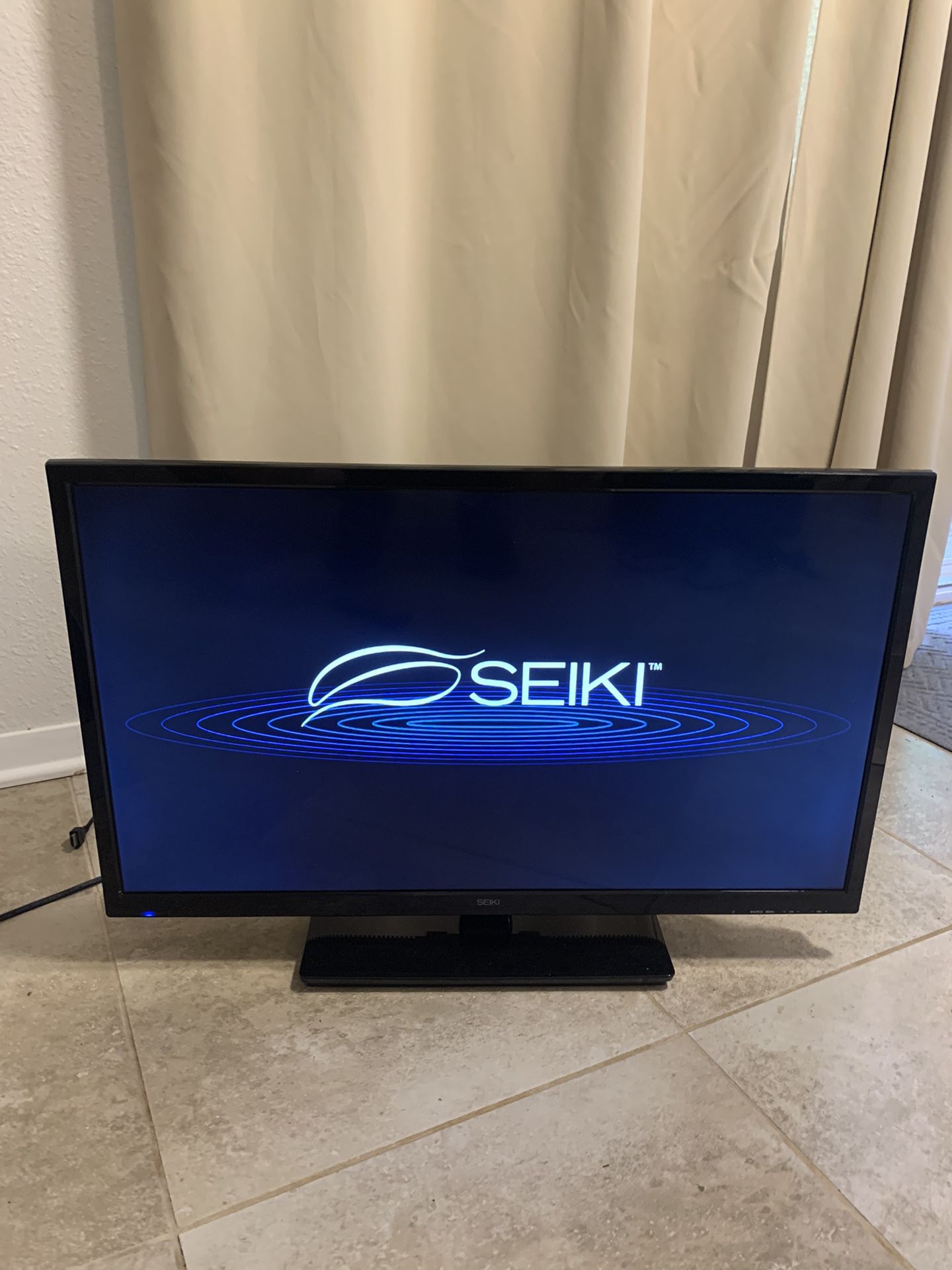 32 Inch TV Seiki 