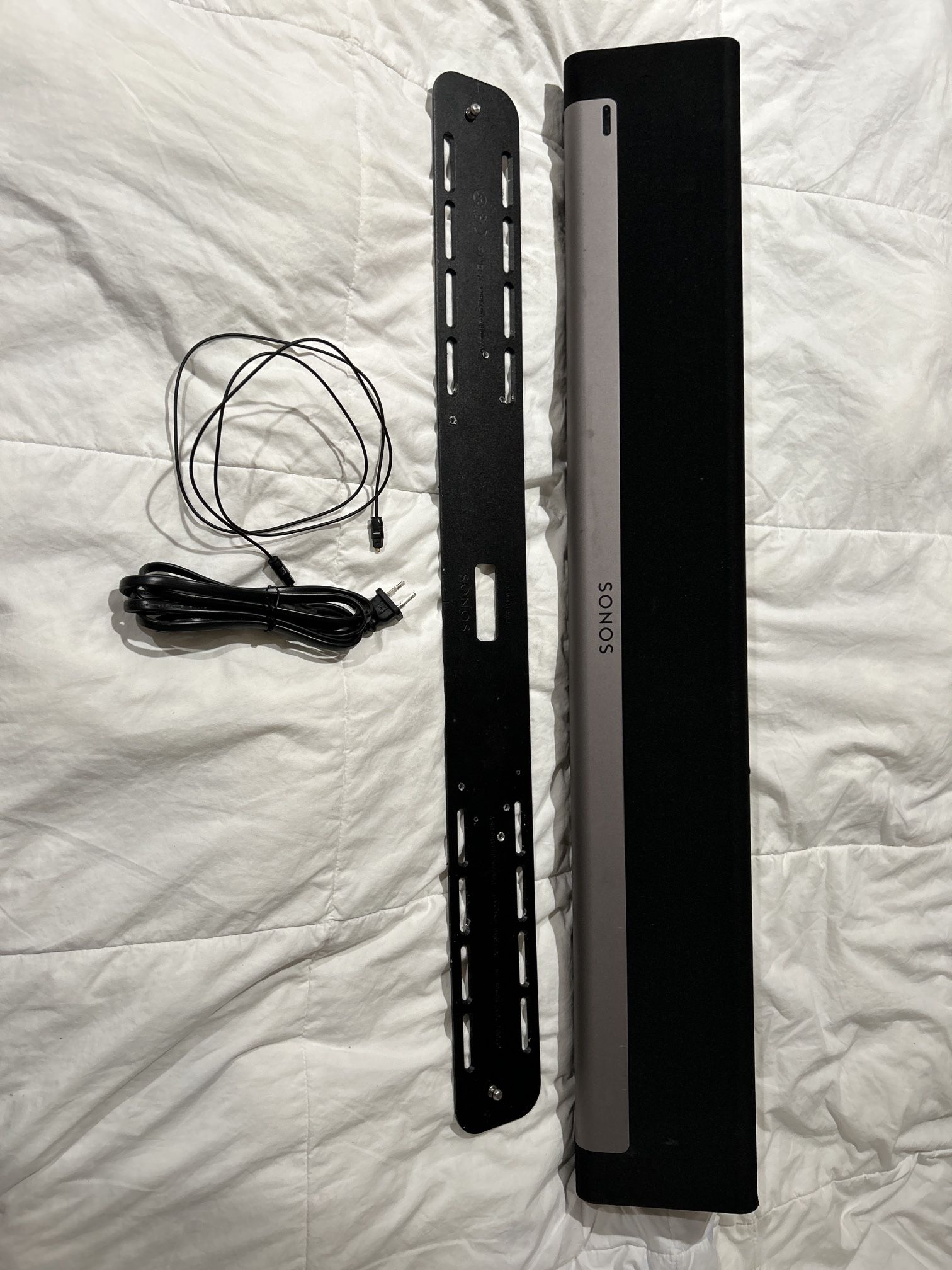 Sonos Playbar Soundbar With Mounting Frame for Sale in Doraville, GA