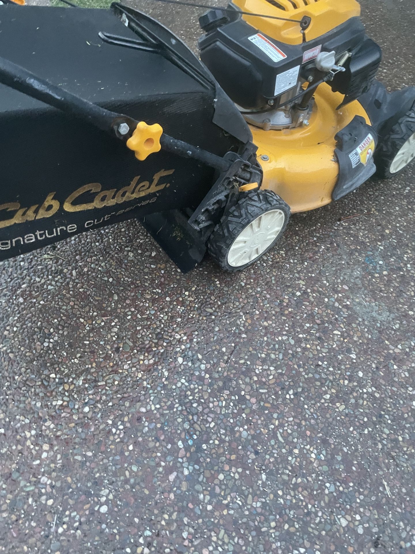 Cub Cadet Sc 100 Lawn Mower for Sale in Tracy, CA OfferUp
