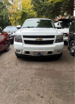 White Chevrolet SUV 2007