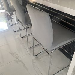 3 Bar Stools With Covers 