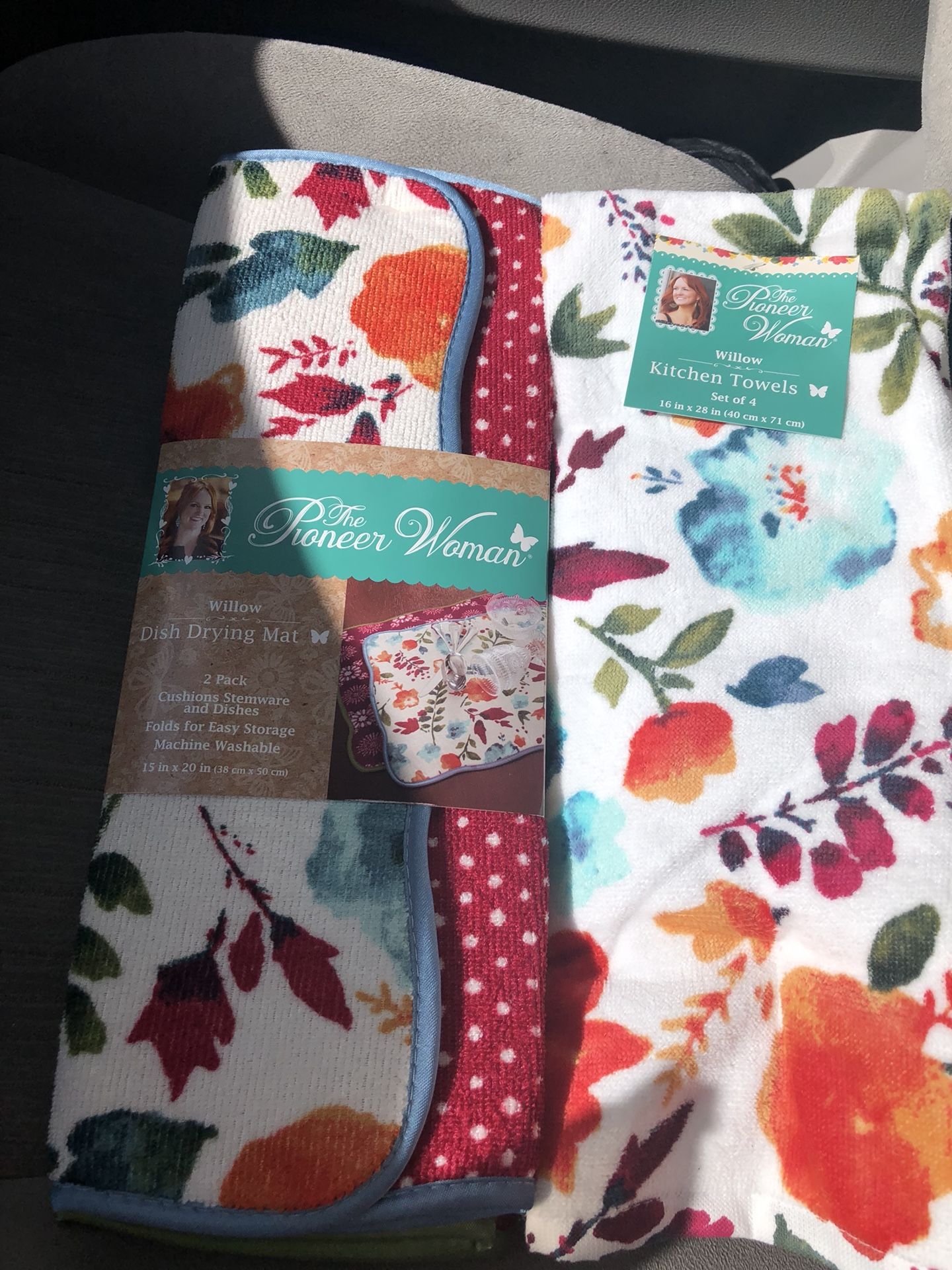 Pioneer Woman kitchen towels and drying mat