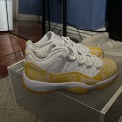   Air Jordan Women's 11 Retro